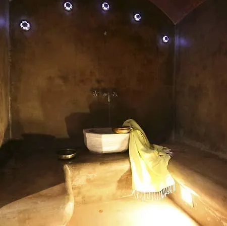 Une Autre Maison Hotell 3*